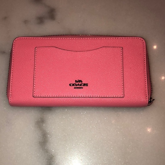NWT Coach Pink Zip Around Wallet with Card Pouch - Picture 1 of 5